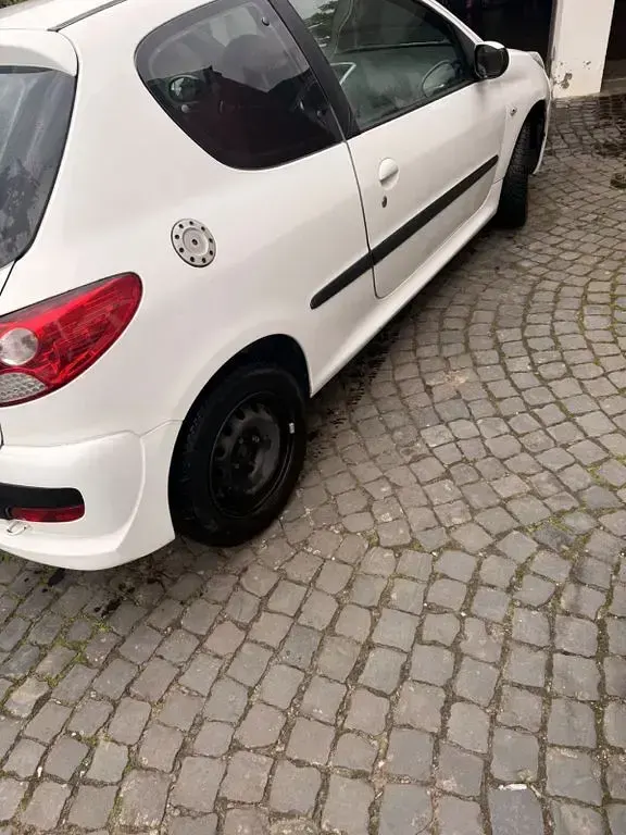 Gebraucht Peugeot 206 75 PS (55 kW) 2009 Weiß Limousine