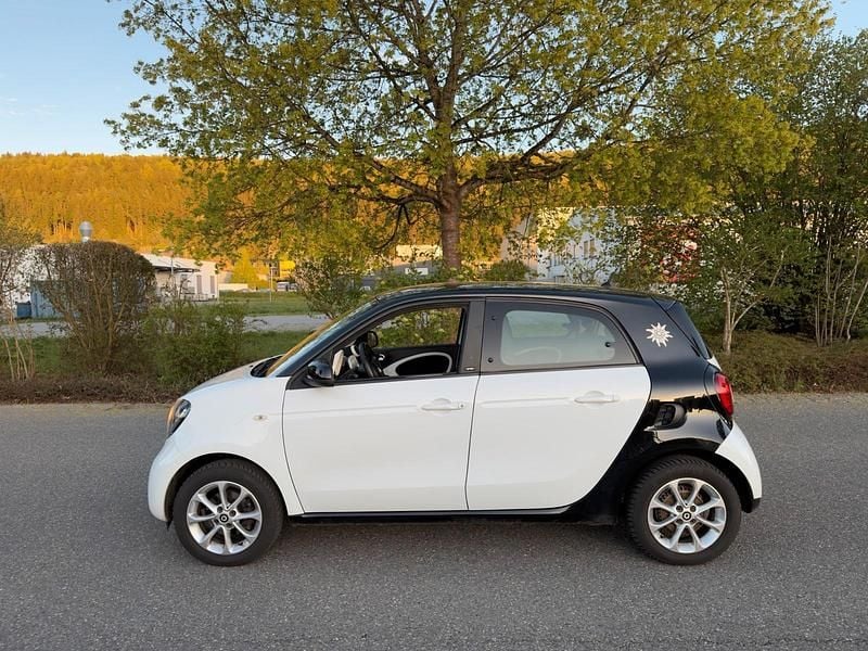 Używany Smart ForFour Prime 90 KM (66 kW) 2015 Biały Hatchback