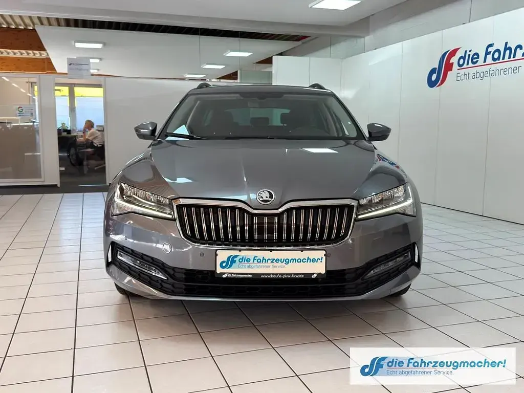 Gebraucht Skoda Superb Ambition 150 PS (110 kW) 2023 Grau Kombi