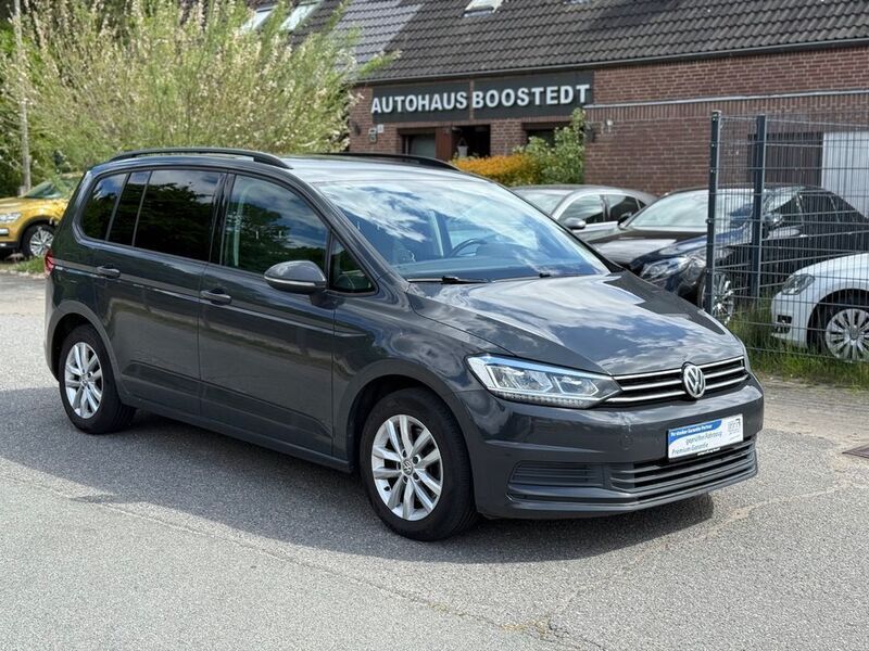Grau Gebraucht 2017 VW Touran Comfortline Van / Kleinbus | 17.290 € (Fairer Preis) - Bild 1/4