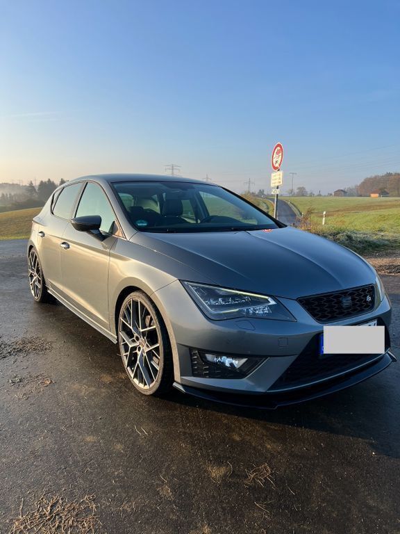 Grau Gebraucht 2016 Seat Leon FR Limousine | 13.490 € (Fairer Preis) - Bild 1/4