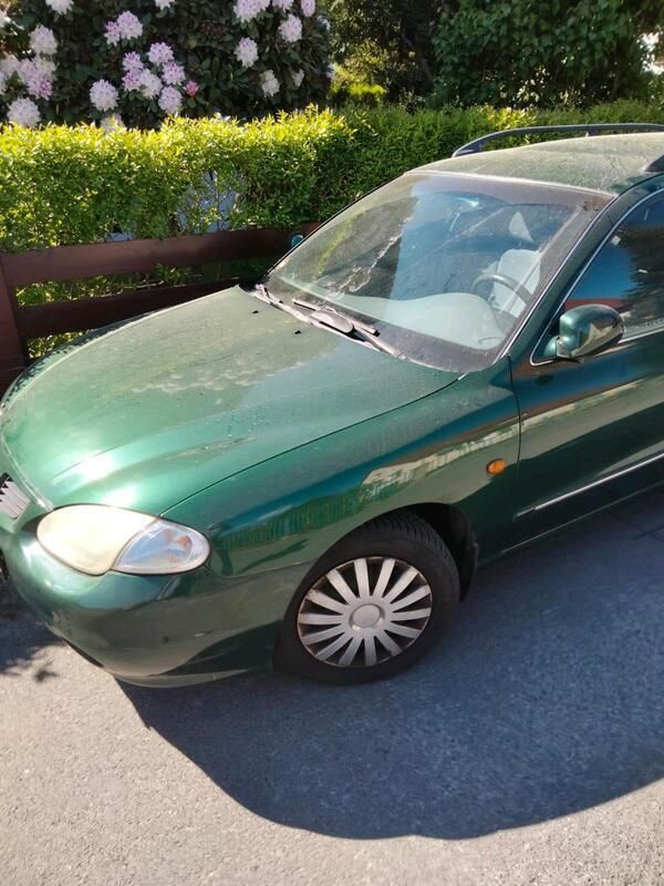 Grün Gebraucht 1999 Hyundai Lantra Limousine | 420 € - Bild 1/4
