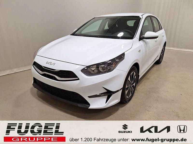 Casa white Neu 2025 Kia Ceed Play Kleinwagen | 19.999 € (Guter Preis) - Bild 1/4