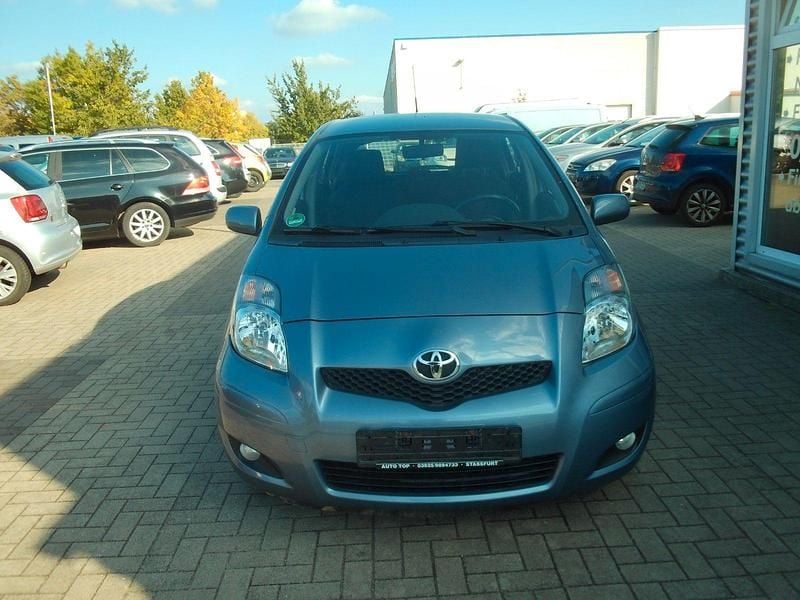 Blau Gebraucht 2010 Toyota Yaris Life Kleinwagen | 4.800 € (Fairer Preis) - Bild 1/4