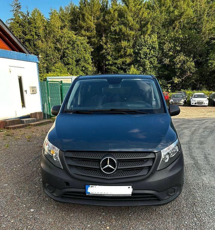 Blau Gebraucht 2015 Mercedes Vito Van / Kleinbus | 10.900 € (Superpreis) - Bild 1/4