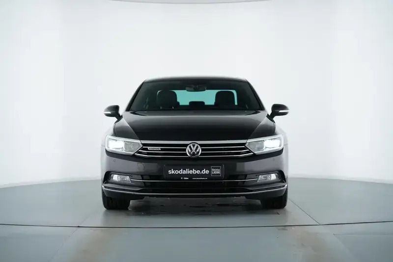 Gebraucht VW Passat Highline 190 PS (139 kW) 2018 Mangangrau metallic Limousine