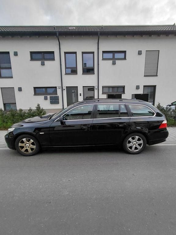 Gebraucht BMW 525 197 PS (144 kW) 2008 Schwarz Kombi