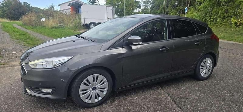 Grau Gebraucht 2014 Ford Focus Style Kleinwagen | 4.699 € (Guter Preis) - Bild 1/4