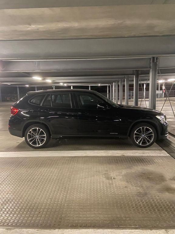 Rot Gebraucht 2014 BMW X1 xLine SUV | 13.500 € (Etwas zu teuer) - Bild 1/4