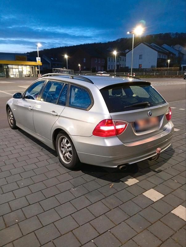 Gebraucht BMW 320 150 PS (110 kW) 2007 Silber Kombi