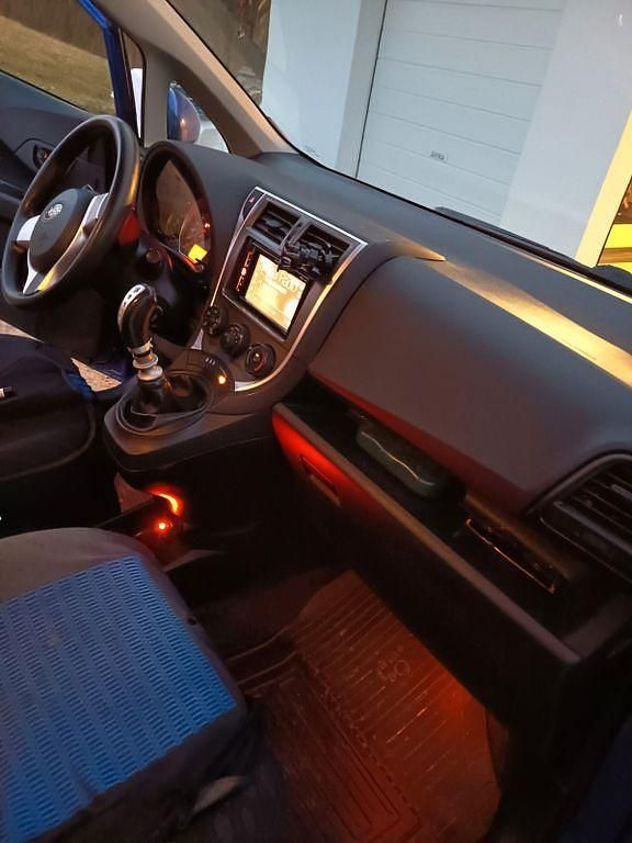 Gebraucht Subaru Trezia 99 PS (72 kW) 2014 Blau Kleinwagen