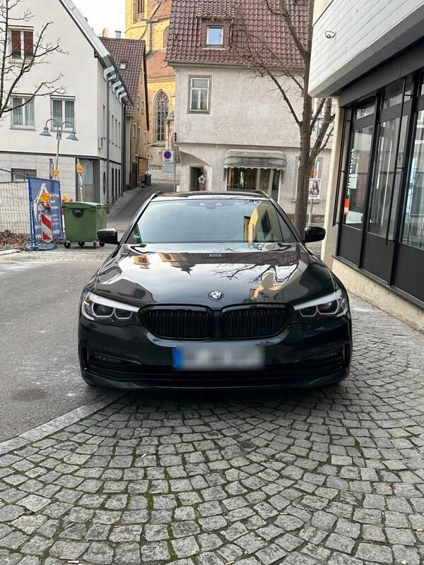 Grau Gebraucht 2018 BMW 530 Kombi | 28.499 € - Bild 1/4