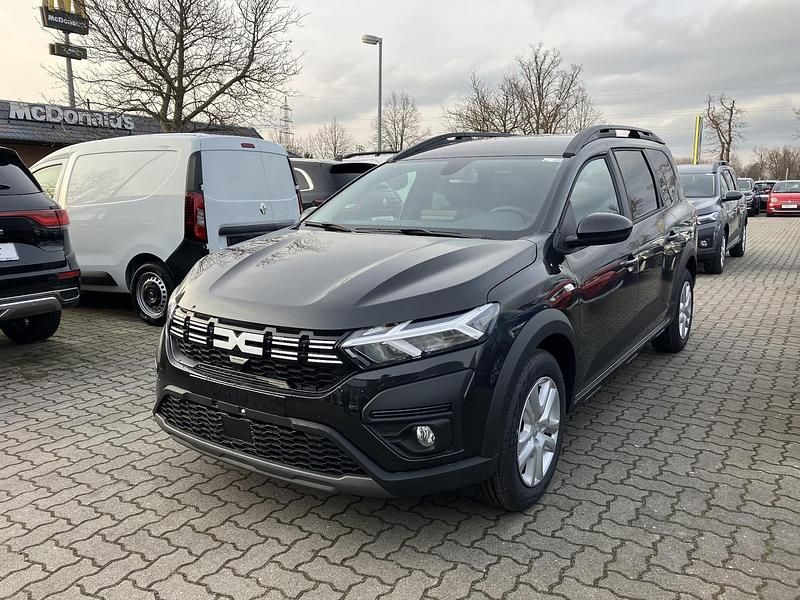 Schwarz Gebraucht 2024 Dacia Jogger Expression Limousine | 20.949 € (Guter Preis) - Bild 1/4