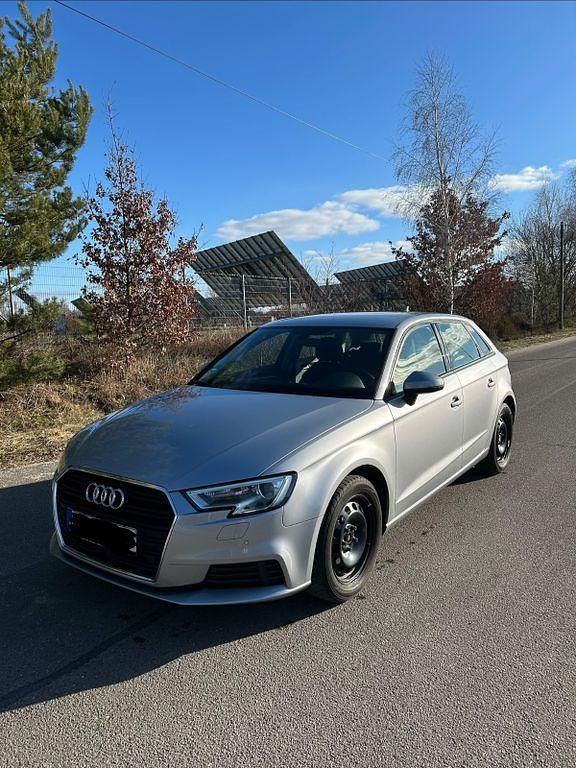 Gebraucht Audi A3 Sport 116 PS (85 kW) 2017 Silber Limousine