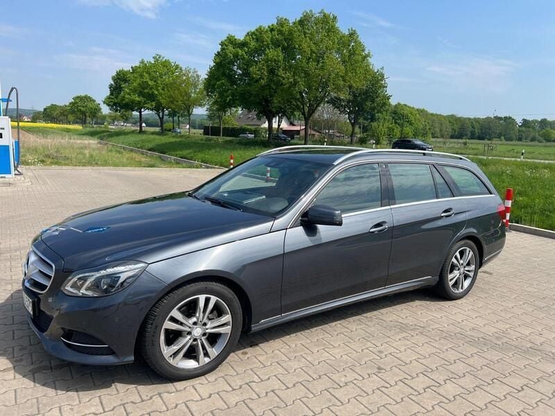 Grau Gebraucht 2014 Mercedes E220 Edition Kombi | 12.250 € (Guter Preis) - Bild 1/4