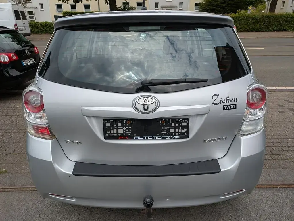 Gebraucht Toyota Verso Life 132 PS (97 kW) 2009 Silber Van / Kleinbus