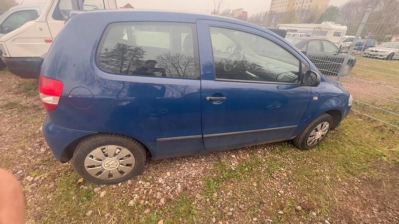 Gebraucht VW Fox 54 PS (39 kW) 2006 Blau Kleinwagen