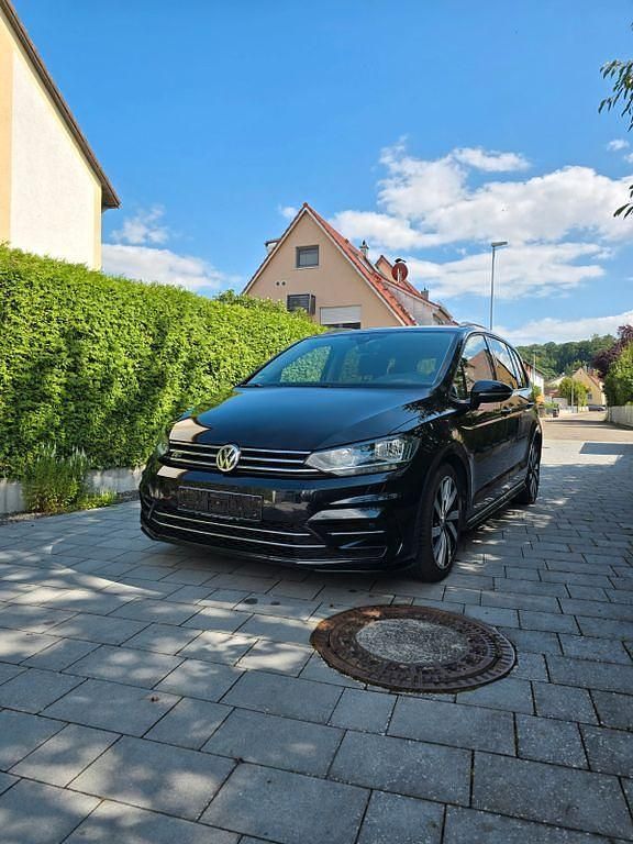 Schwarz Gebraucht 2019 VW Touran IQ Drive Van / Kleinbus | 21.999 € (Fairer Preis) - Bild 1/4