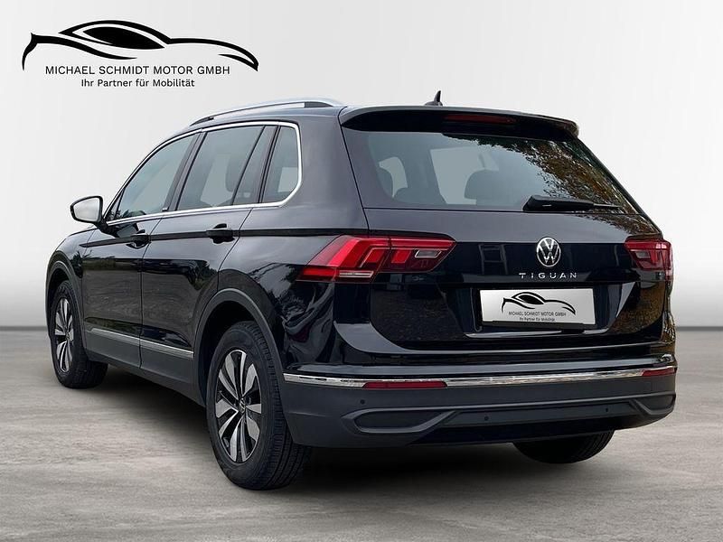 Gebraucht VW Tiguan Move 150 PS (110 kW) 2024 Schwarz SUV
