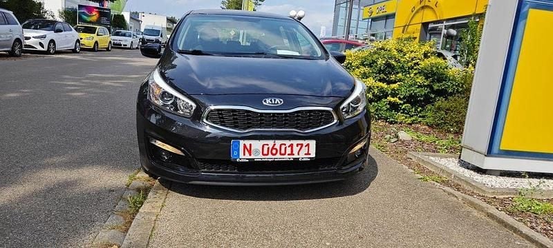 Schwarz Gebraucht 2016 Kia Ceed Limousine | 8.500 € (Superpreis) - Bild 1/4