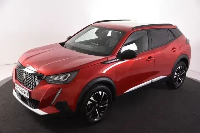 Gebraucht Peugeot 2008 Allure 131 PS (96 kW) 2022 Rot SUV