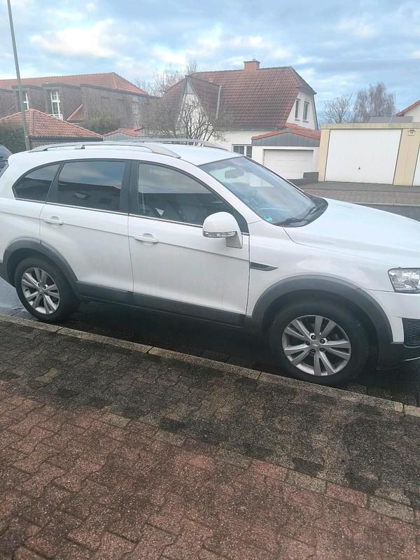 Weiß Gebraucht 2014 Chevrolet Captiva SUV | 9.300 € (Fairer Preis) - Bild 1/4