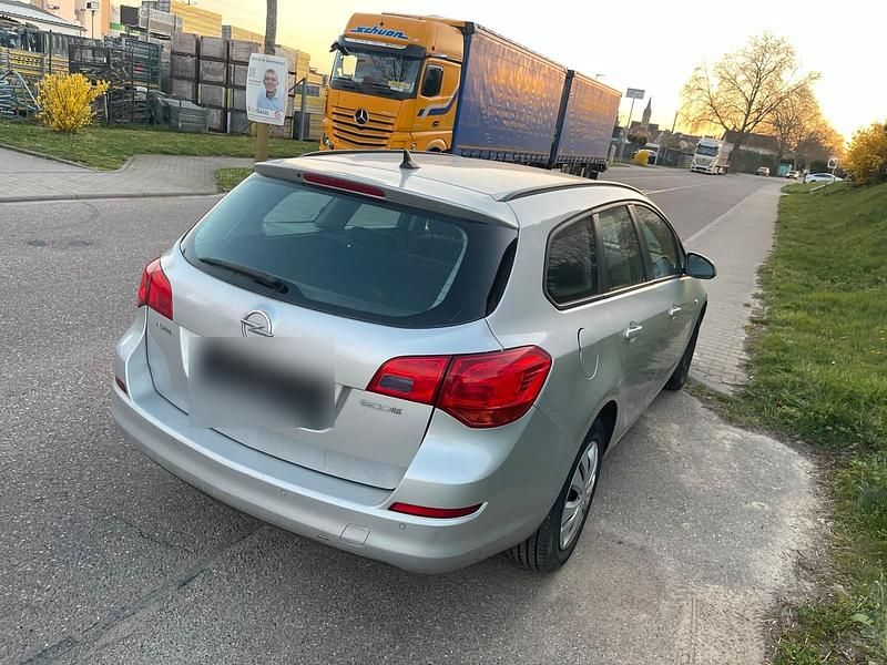 Gebraucht Opel Astra 140 PS (102 kW) 2012 Silber Kombi