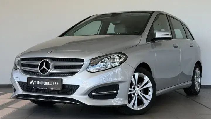 Silber Gebraucht 2016 Mercedes B200 Urban Van / Kleinbus | 15.690 € (Guter Preis) - Bild 1/4