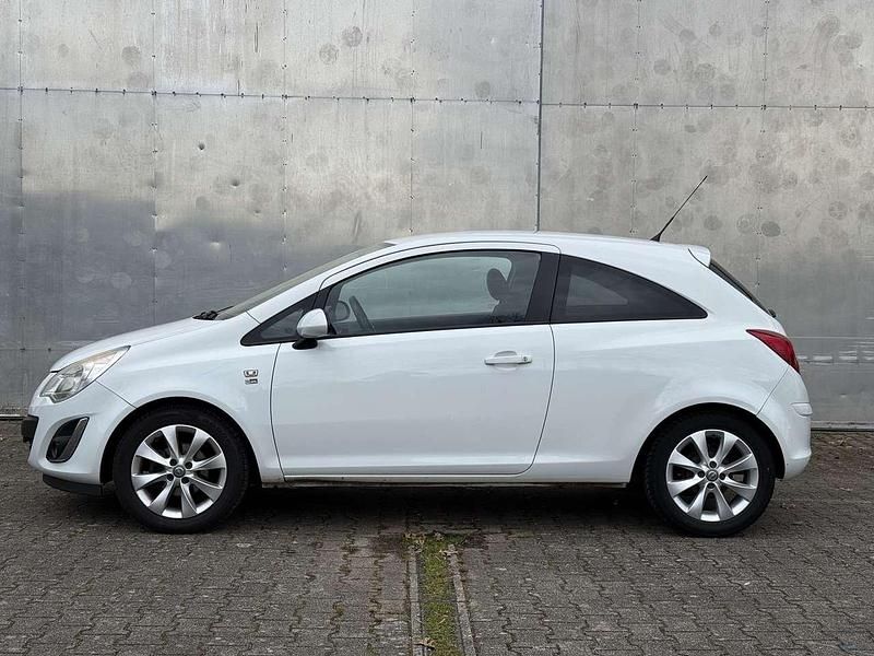 Gebraucht Opel Corsa 69 PS (50 kW) 2012 Casabl/arctic/eisweiss/kaolin Kleinwagen