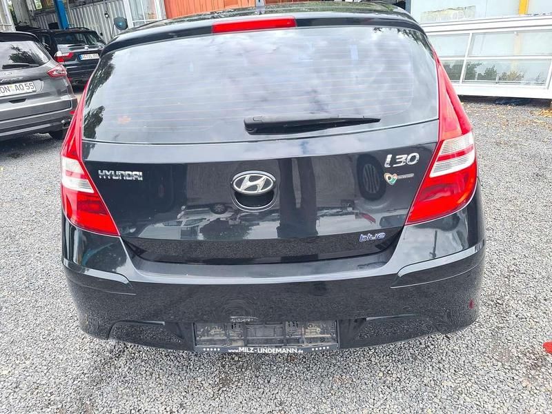 Gebraucht Hyundai i30 Edition 109 PS (80 kW) 2010 Blau Kombi