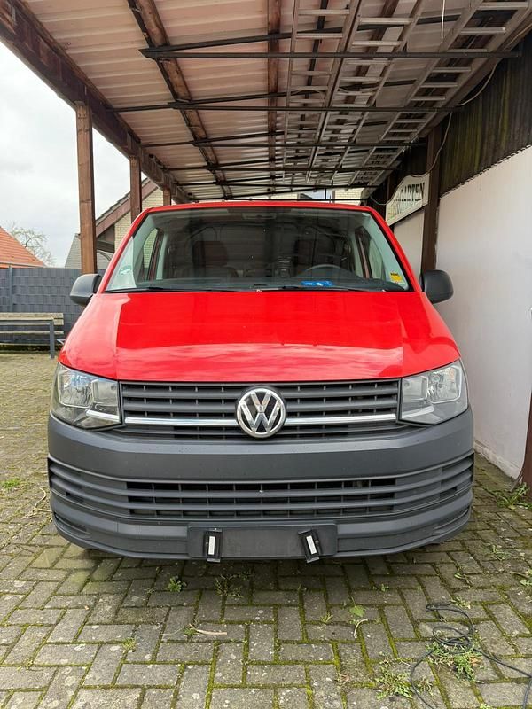 Gebraucht VW Transporter 101 PS (74 kW) 2016 Rot Van