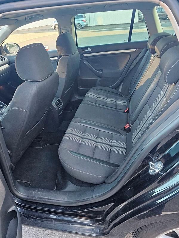 Gebraucht VW Golf VII Match 140 PS (102 kW) 2013 Schwarz Limousine