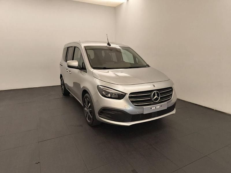 Gebraucht Mercedes T180 Progressive 131 PS (96 kW) 2025 Silber Van / Kleinbus