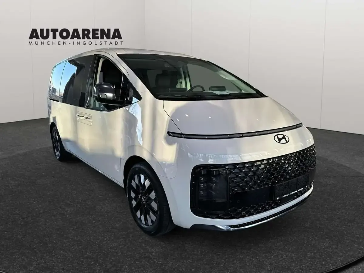 Gebraucht Hyundai Staria 224 PS (164 kW) 2025 Creamy white / sol Van / Kleinbus