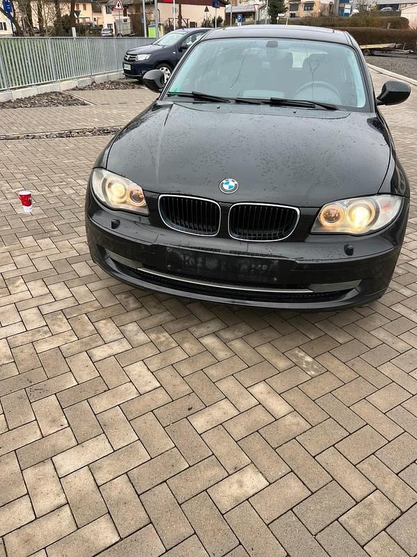 Schwarz Gebraucht 2010 BMW 118 Kleinwagen | 2.950 € (Guter Preis) - Bild 1/4
