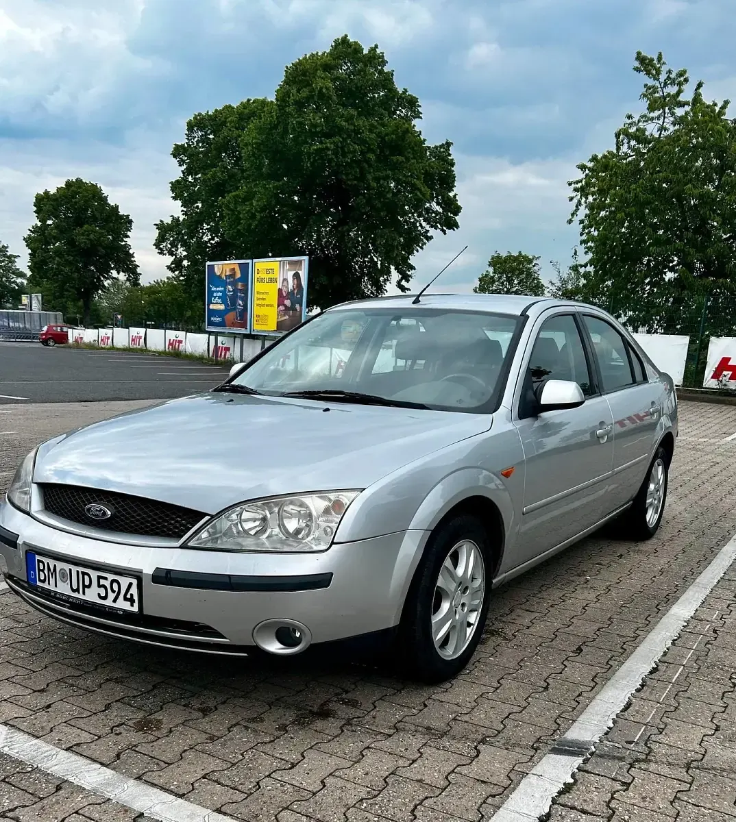 Gebraucht Ford Mondeo 145 PS (106 kW) 2001 Silber Limousine