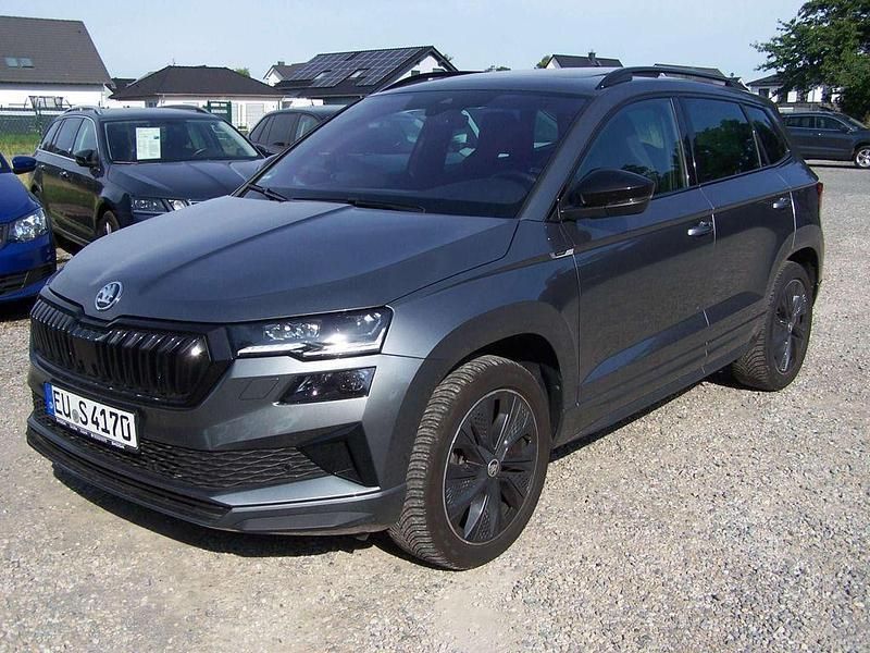 Graphite grey Gebraucht 2024 Skoda Karoq SportLine SUV | 39.980 € (Etwas zu teuer) - Bild 1/4
