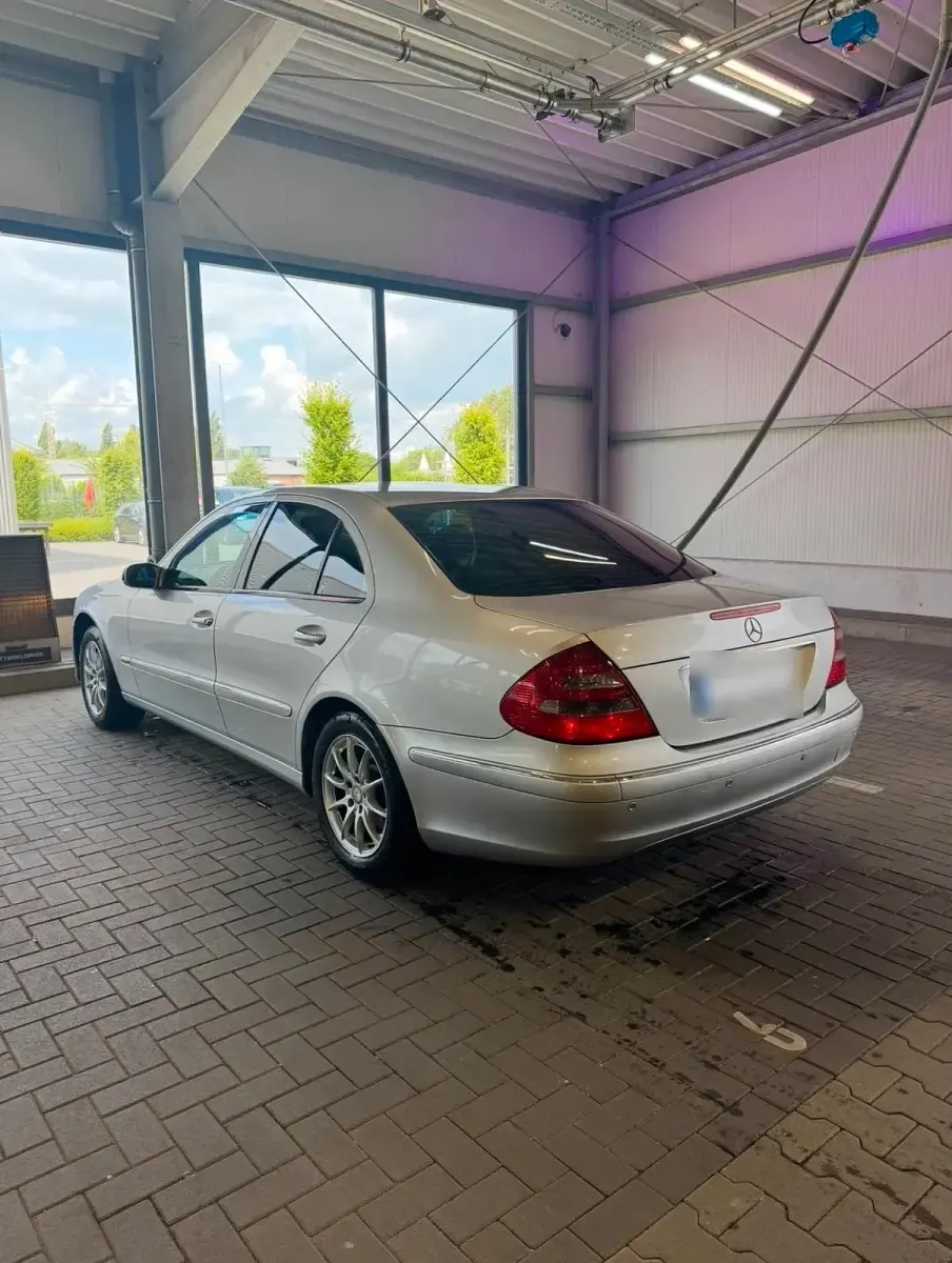 Gebraucht Mercedes E200 Elegance 122 PS (89 kW) 2002 Silber Limousine