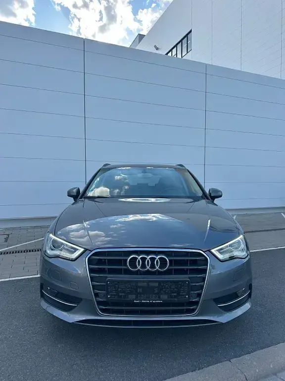 Gebraucht Audi A3 Ambiente 150 PS (110 kW) 2014 Grau Limousine