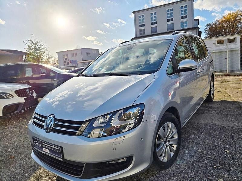 Silber Gebraucht 2016 VW Sharan Comfortline Van / Kleinbus | 14.800 € (Superpreis) - Bild 1/4