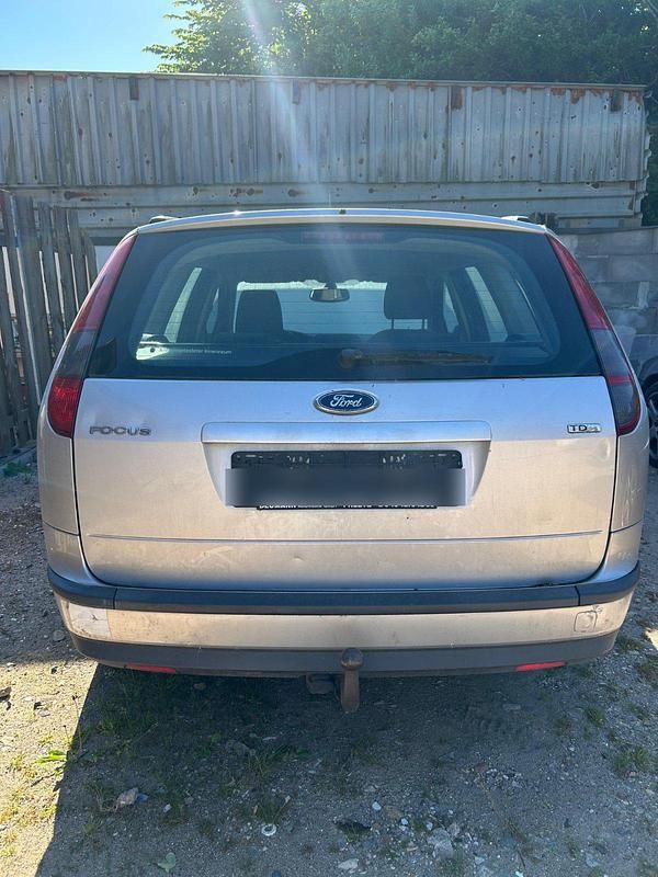 Silber Gebraucht 2007 Ford Focus Kombi | 500 € (Superpreis) - Bild 1/4