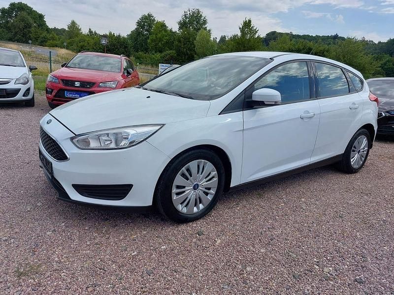 Gebraucht Ford Focus Trend 101 PS (74 kW) 2015 Weiß Limousine