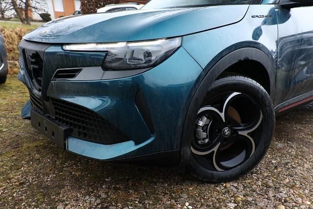 Neu Alfa Romeo GT Junior Edizione Speciale 145 PS (106 kW) 2025 Blu navigli metallic blu navigli metallic SUV