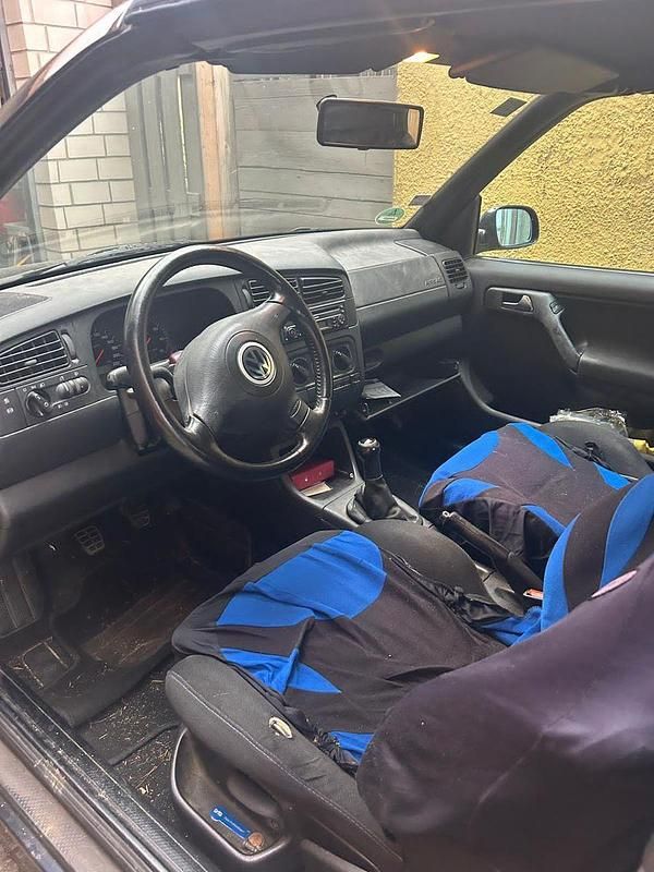 Blau Gebraucht 1998 VW Golf Cabriolet Highline Cabrio | 500 € - Bild 1/4