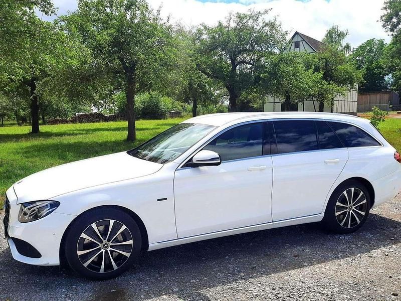 Weiß Gebraucht 2019 Mercedes E300 Kombi | 23.900 € (Superpreis) - Bild 1/4