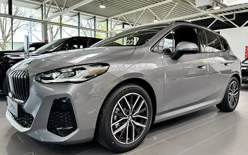 Neu BMW 220 Luxury Line 170 PS (125 kW) 2026 Silber Kombi