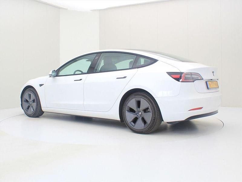 Gebraucht Tesla Model 3 Standard Range 100 kW (136 PS) 2021 Weiß Limousine