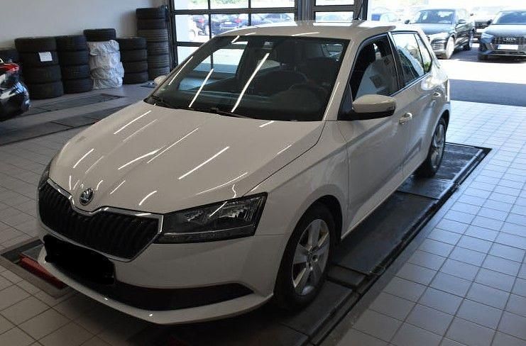 Außenfarbe: Gebraucht 2021 Skoda Fabia Limousine | 12.987 € (Fairer Preis) - Bild 1/3