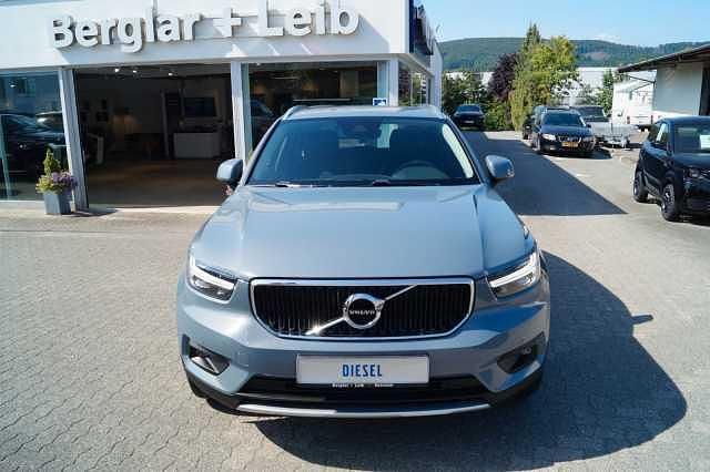 Grau Gebraucht 2019 Volvo XC40 Momentum SUV | 24.990 € (Fairer Preis) - Bild 1/4