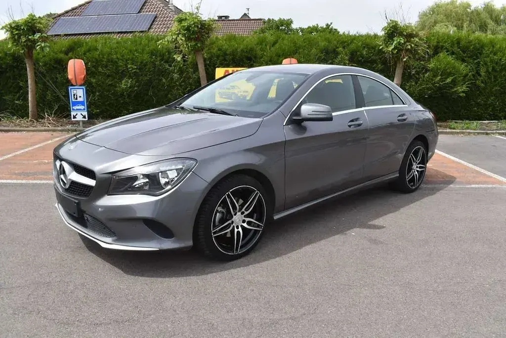 Gebraucht Mercedes CLA180 Urban 122 PS (89 kW) 2018 Grau Coupé